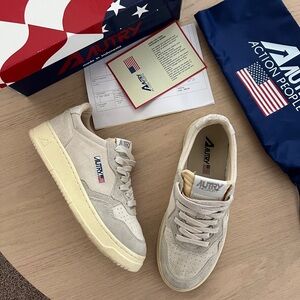 Snickers Autry, 38 size, price at purchase 200 $